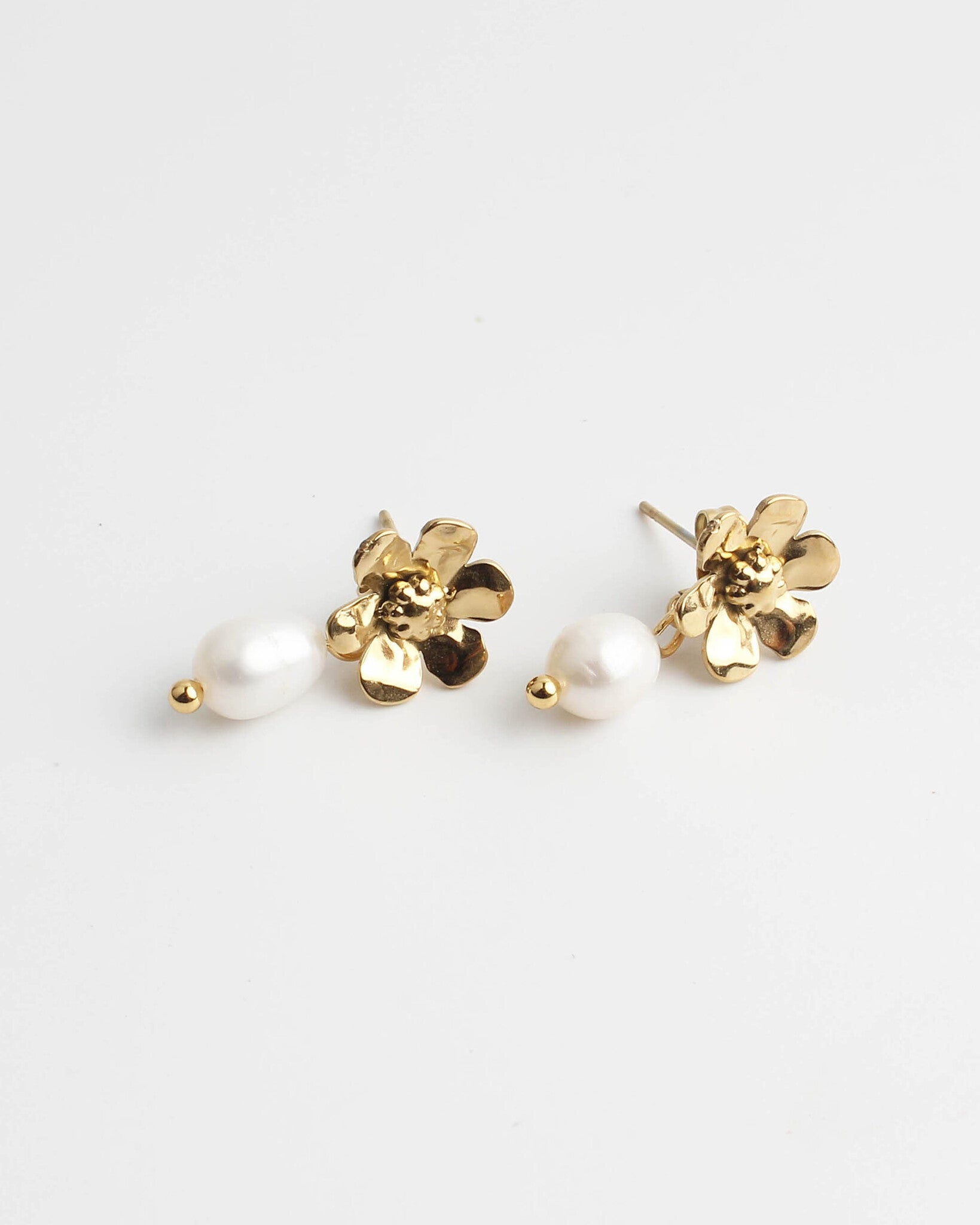 Pearl & Daisy - Studs - Oorbellen - Stainless Steel