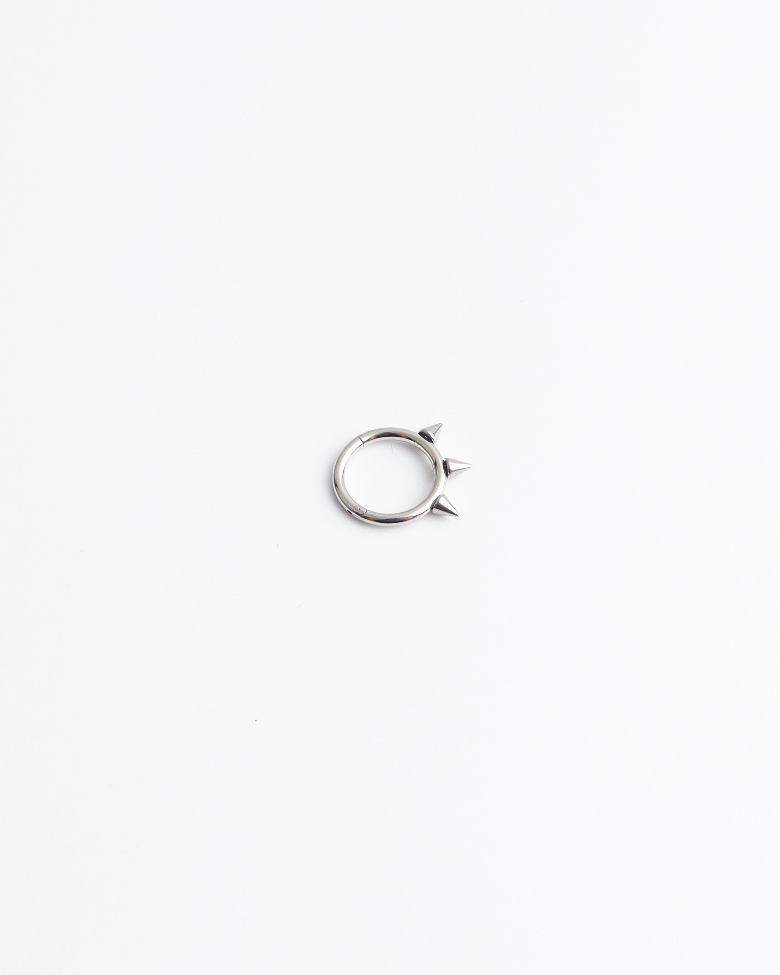 Liora - Piercing - Titanium