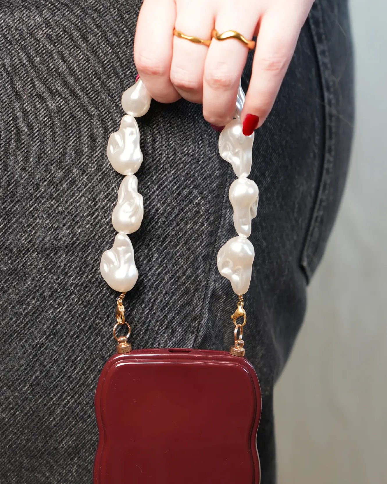 telefoonkoord met grote imitatieparels met 2 sluitinkjes voor je telefoon